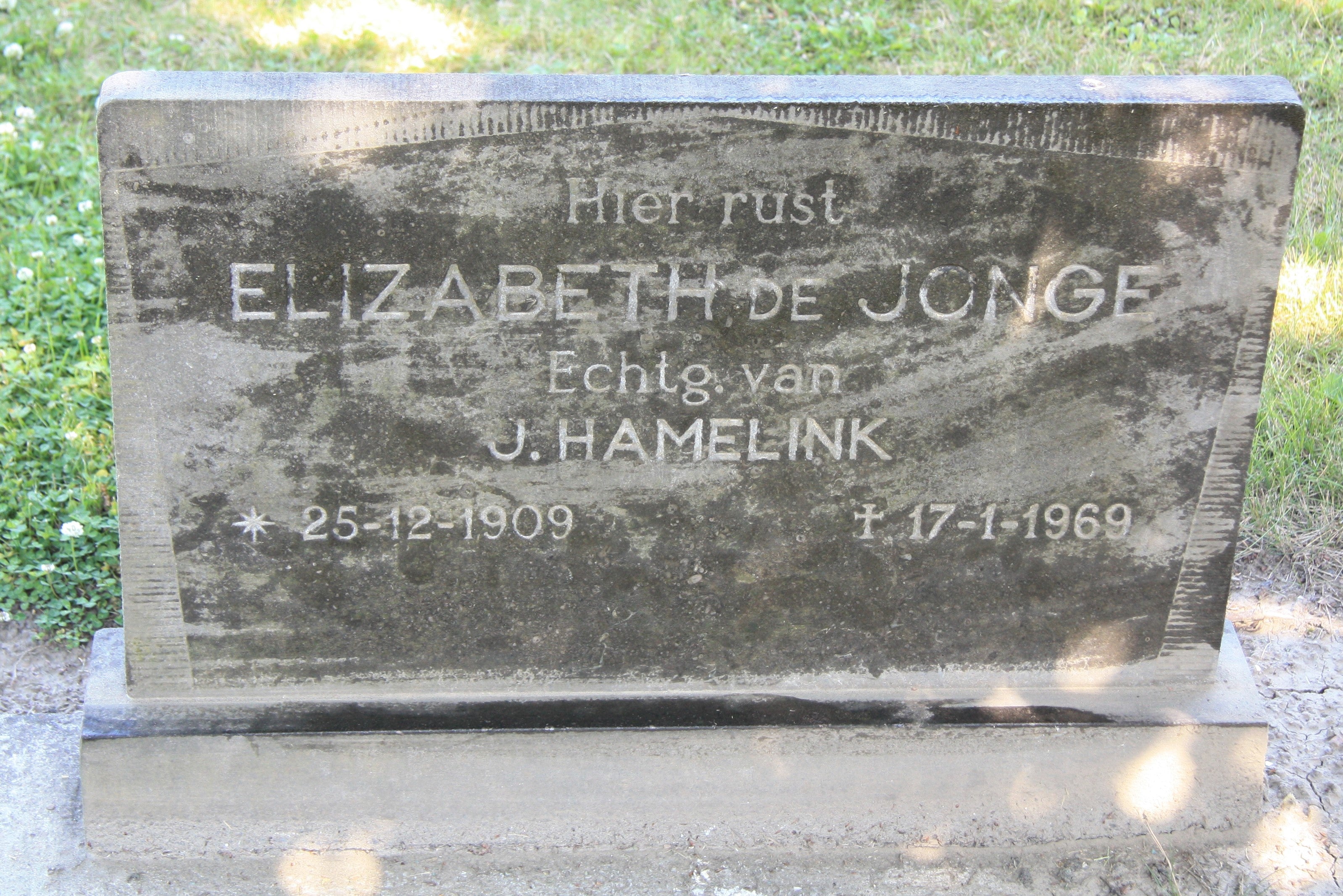 Elizabeth de Jonge